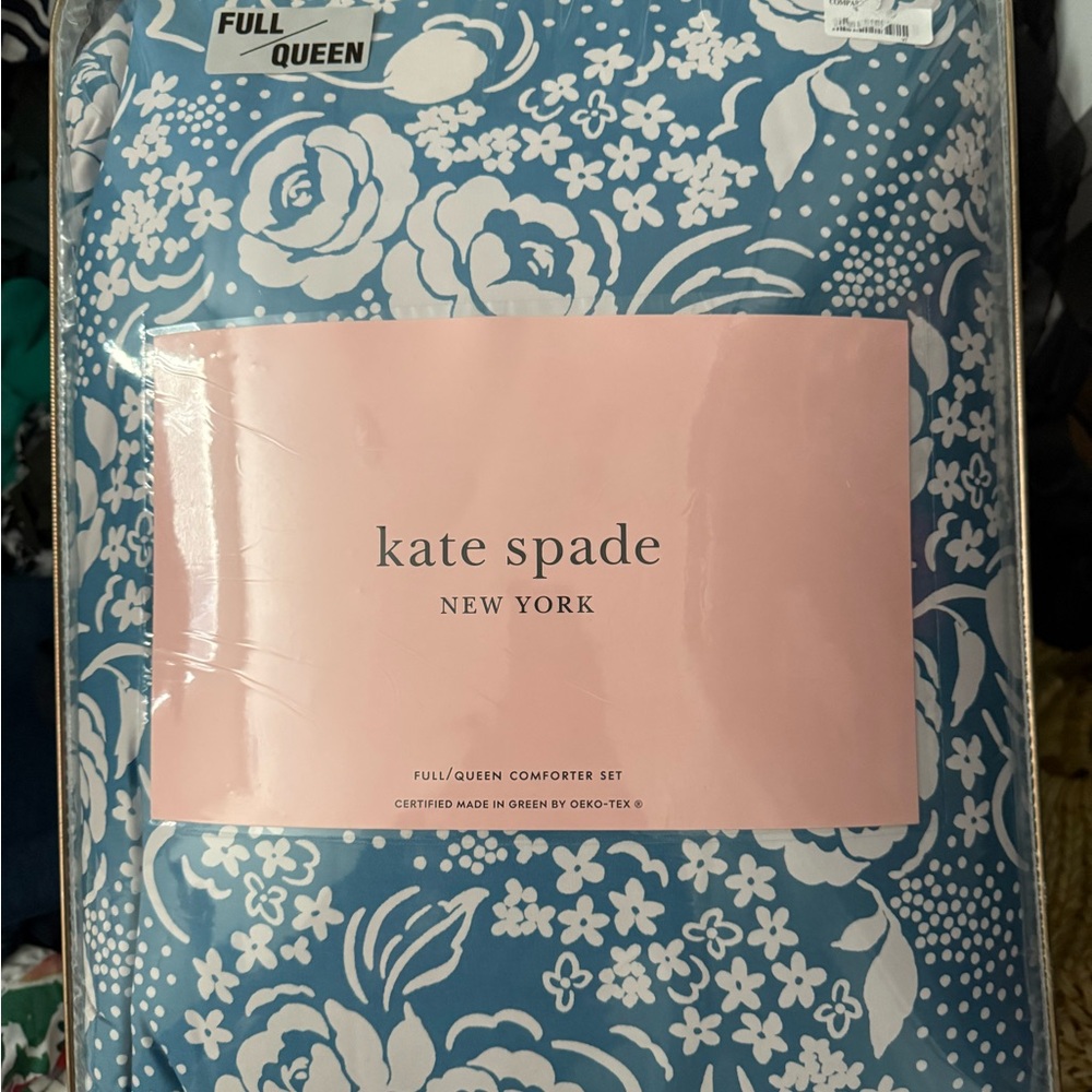 Kate Spade full/queen comforter set in Winter Rose NIP